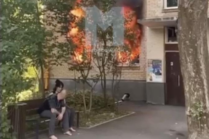 Москвичи попали на видео во время пожара в квартире и стали мемом