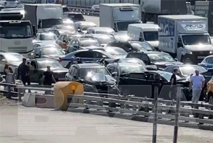 Отказ тормозов у КамАЗа привел к тарану 14 автомобилей на МКАД