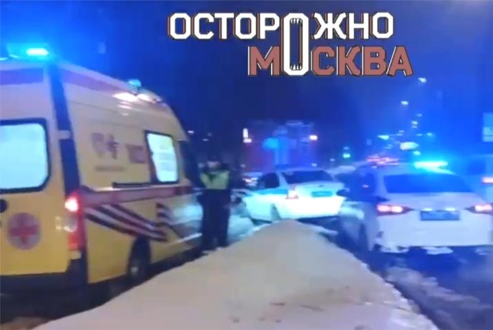 В Москве водитель автобуса не заметил девочку в дверях и протащил ее 10 метров