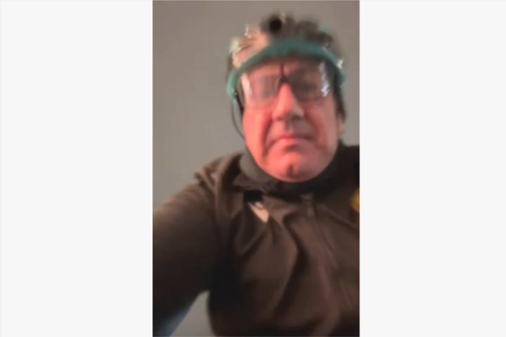 Пашинян прокатился по центру Москвы на велосипеде