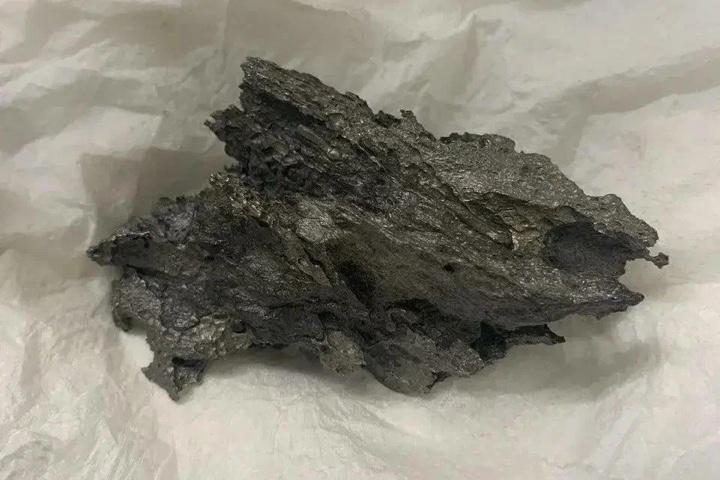 В Домодедово задержали иностранца с куском метеорита в чемодане