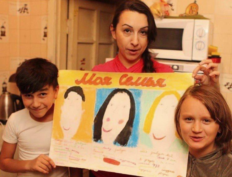 «Как можно дома нянькаться? Лучше бы фирму открыл!» Мать-одиночка — о детях, стереотипах о мужчинах и стыдном замужестве