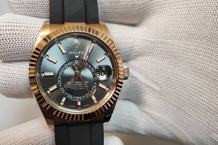 Часы по цене студии в Москве изъяли у пассажира в аэропорту Домодедово