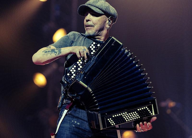 С Гарика Сукачева взыскали более полумиллиона рублей