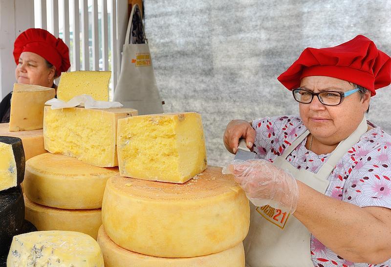 Эндокринолог Павлова назвала основные причины перееданий
