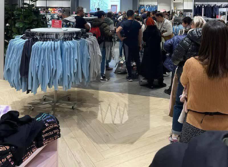 В магазины H&M в Москве выстроились очереди