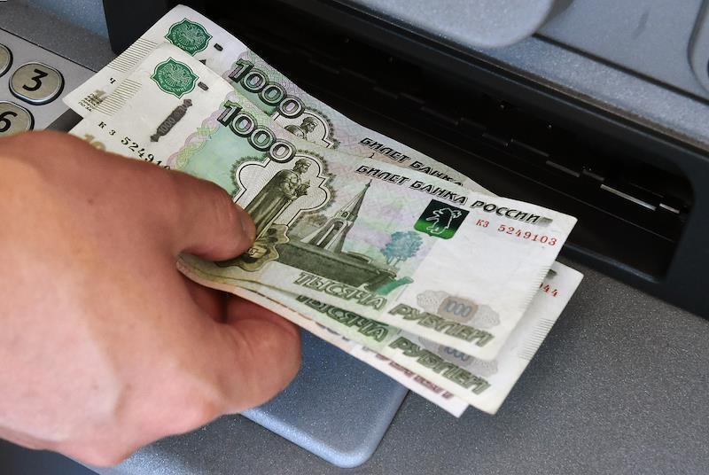 Москвичка лишилась денег из-за рекламы мошенников в аккаунтах звезд «Дома-2»