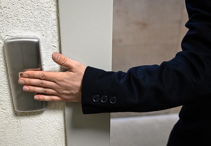 Объявление в лифте подмосковной многоэтажки разозлило пользователей сети