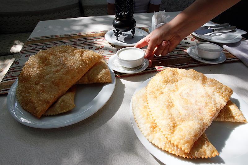 В Москве заметили необычное название чебуречной