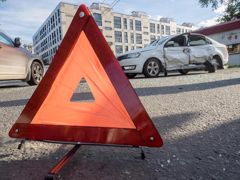 Авария с участием двух грузовиков в Москве попала на видео