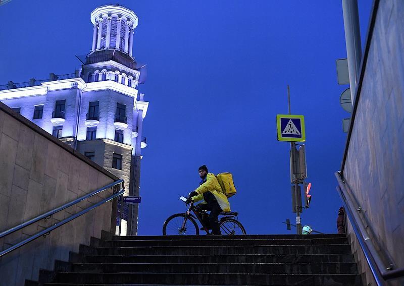 Доставщик на велосипеде сбил ребенка в Москве