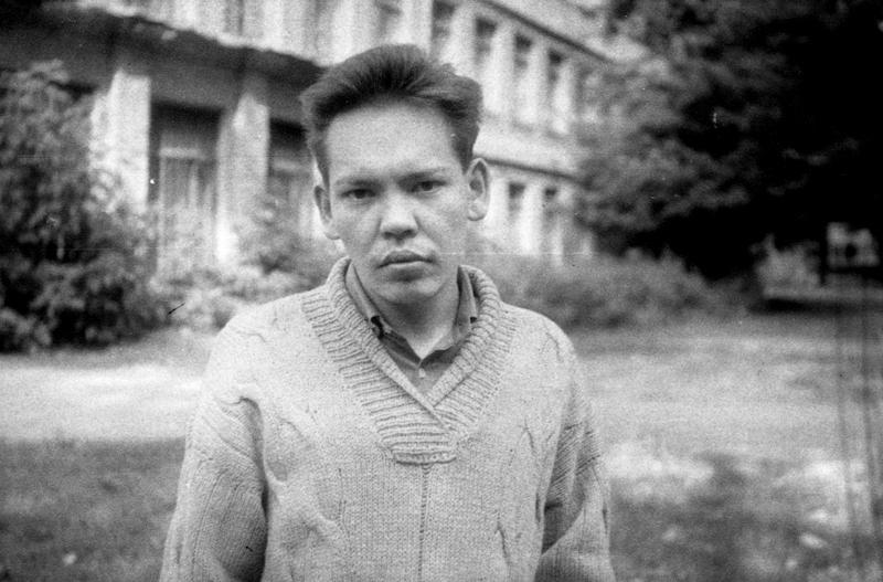 «На чердаках были скелеты, а скелеты — это всегда интересно». Столичный поэт — о мальчишках из 70-х и разных лихачествах