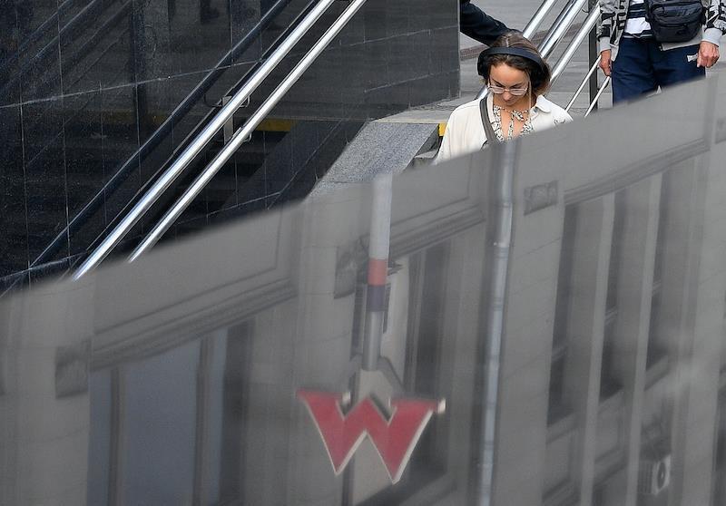 Раскрыт смысл выражения «на ноге у головы»