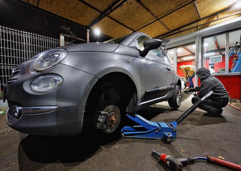 Синоптик назвал оптимальные сроки смены зимней резины в Москве