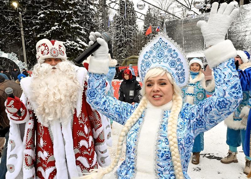 Стали известны подробности о работе столичных Дедов Морозов и Снегурочек