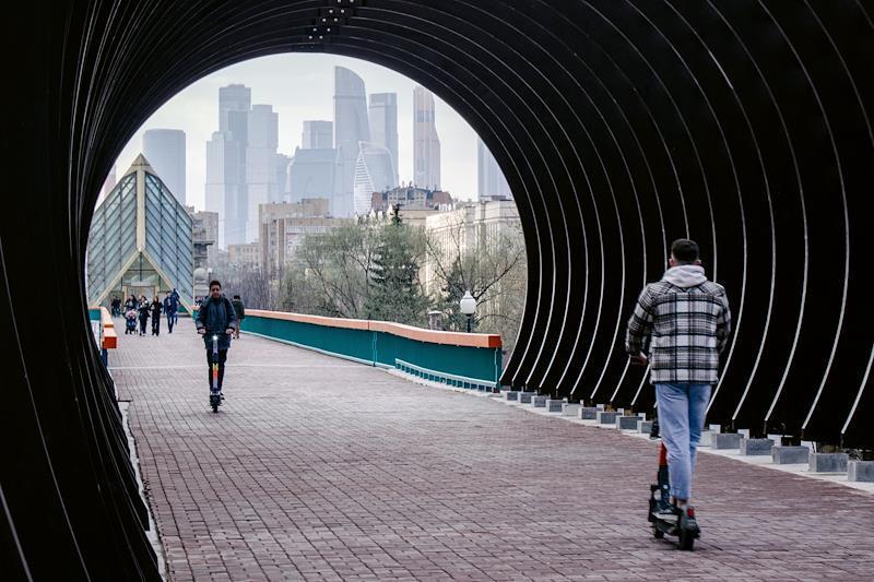 В Парке Горького временно запретили электросамокаты