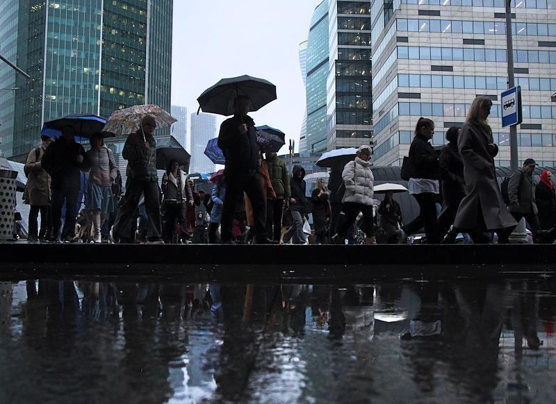 Москвичам напомнили о короткой рабочей неделе в конце года