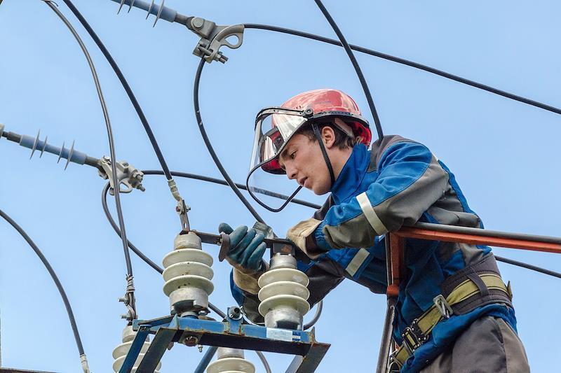 Назван размер зарплаты электромонтеров в Москве