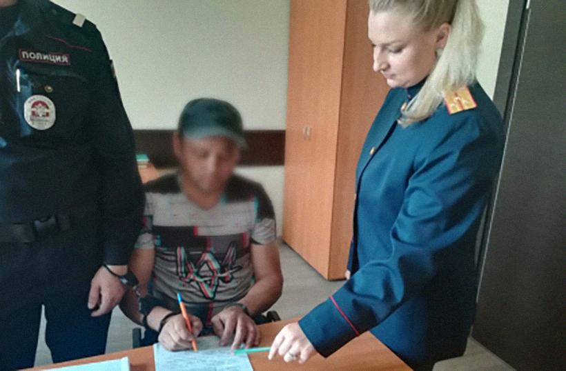 Мужчина изнасиловал и ограбил женщину в московском подвале