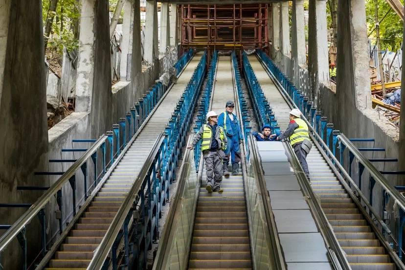 Опубликованы первые кадры новой эскалаторной галереи на Воробьевых горах