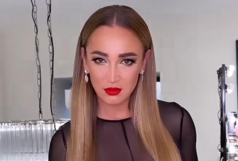 Ольга Бузова показала фигуру в прозрачном платье