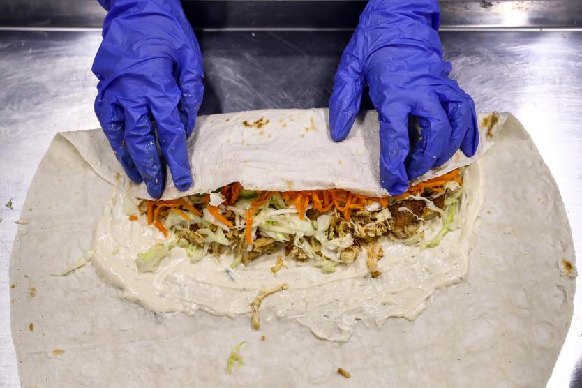 «Шаурма из кошек? Это миф!» Профессиональный шаурмист о неблагодарных клиентах и простых радостях жизни