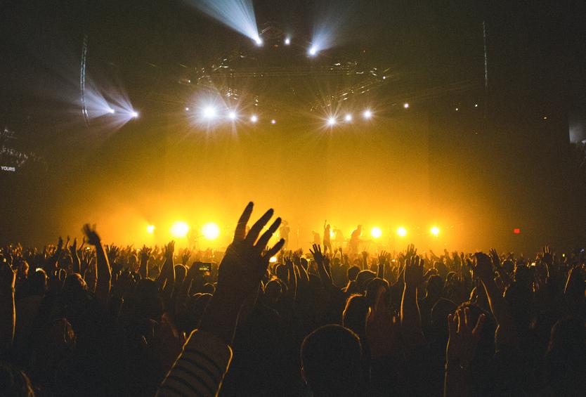 «Я в принципе не знаю счастливых людей». Стас Пьеха о кризисе среднего возраста и отношениях с сыном