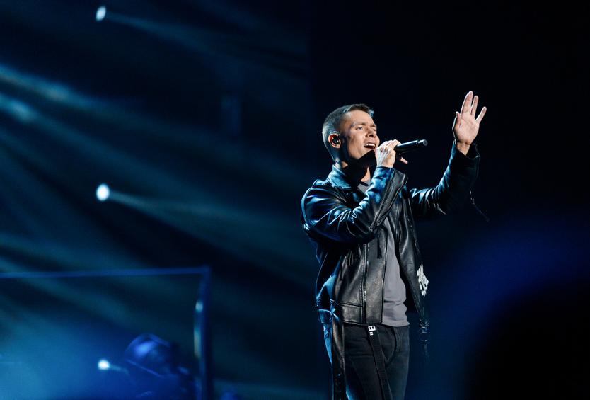 «Я в принципе не знаю счастливых людей». Стас Пьеха о кризисе среднего возраста и отношениях с сыном