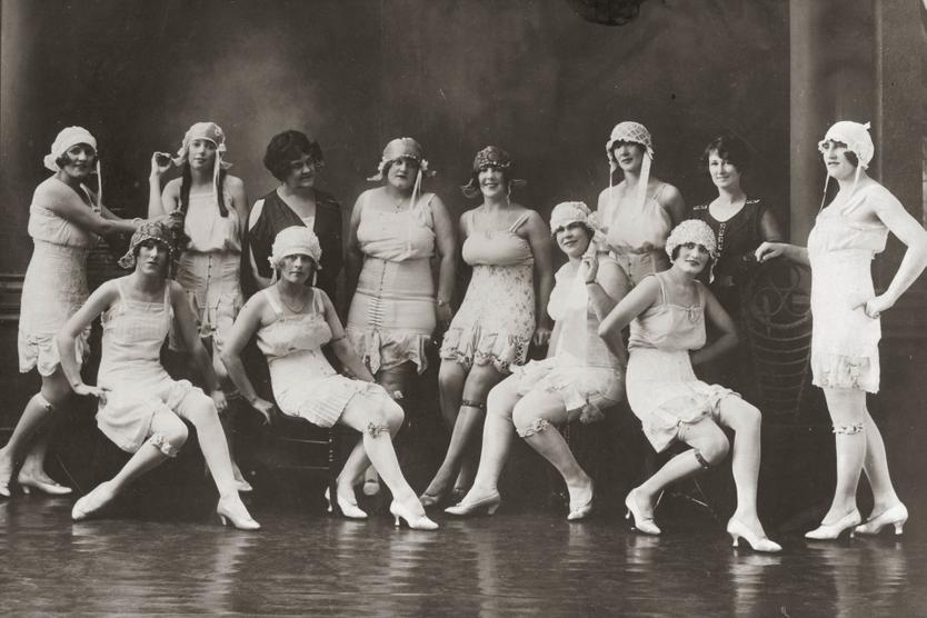 Женщины в болье 20-х годов ХХ века