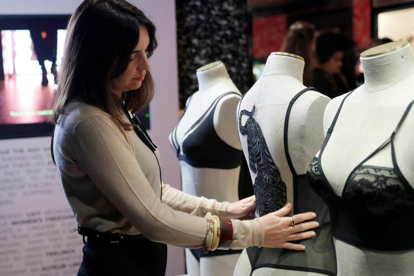 «Панталоны выглядят забавно, но для зимы — самое то». Какое белье носили москвички сотню лет тому назад