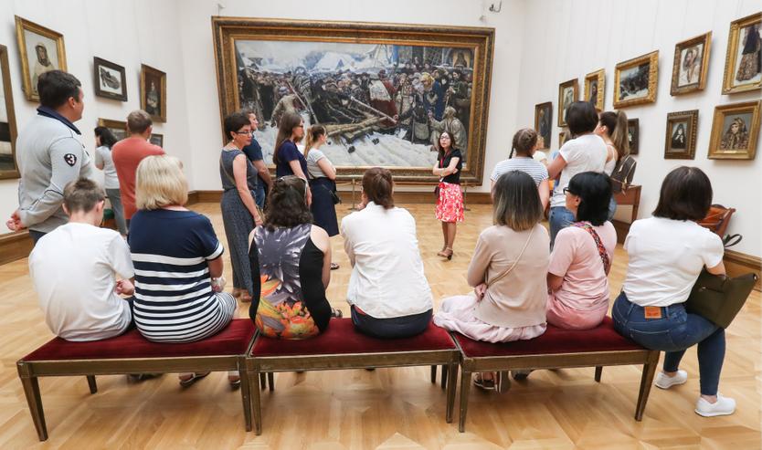 «Охрана заперла нас на час в библиотеке имени Ленина». Как показать москвичам столицу, которую они не знают