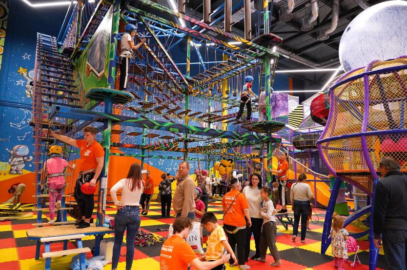 «Детей отсюда потом не вытащишь». Как инвесторы зарабатывают миллионы на детских парках развлечений в торговых центрах