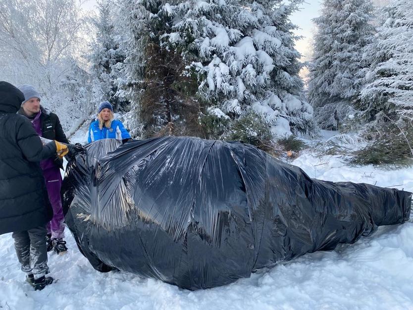 «Главное — угадать, какая свечка погаснет последней». Как известная московская семья хранит свои рождественские традиции