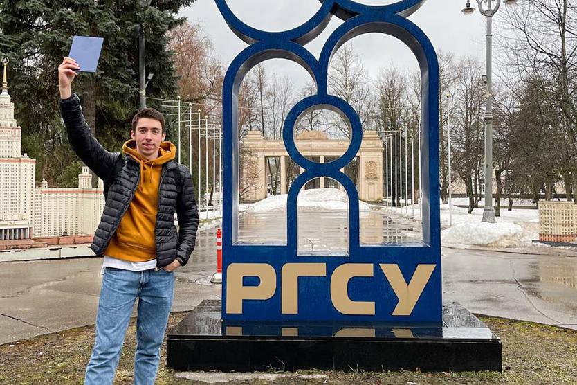 «Говорите! Я умею читать по губам». История курьера, который ничего не слышит