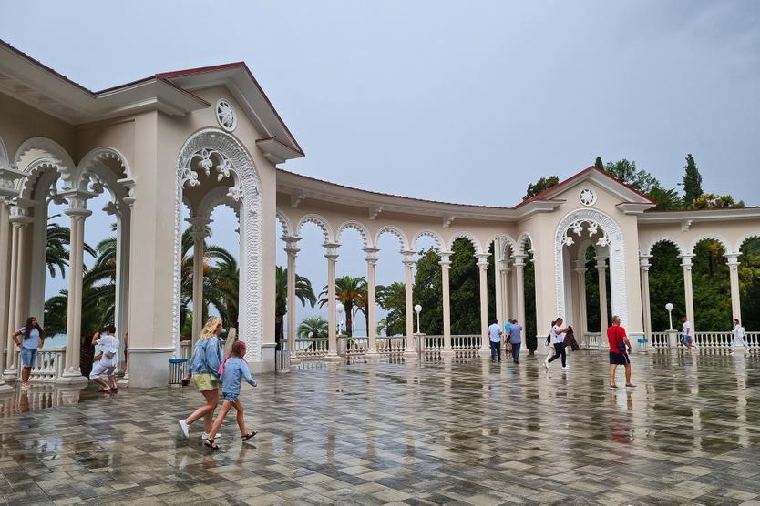 Переехавшая в Абхазию москвичка рассказала о любви абхазов к деньгам и подаркам