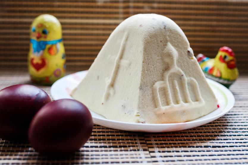 Творожная пасха и праздничные яйца