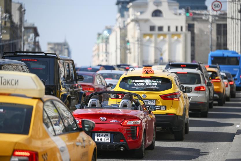 Дорожная обстановка на Тверской улице в Москве