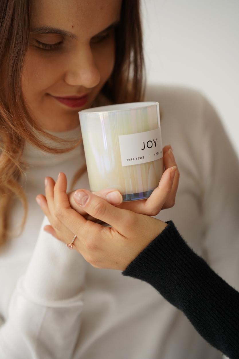 «От запаха алкоголя Chanel не спасет». Незрячий парфюмер — об ароматах Москвы, парфюмерной моде и мифах о духах