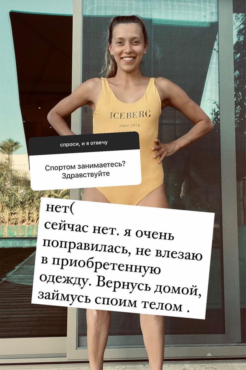 Регина Тодоренко показала фигуру в купальнике