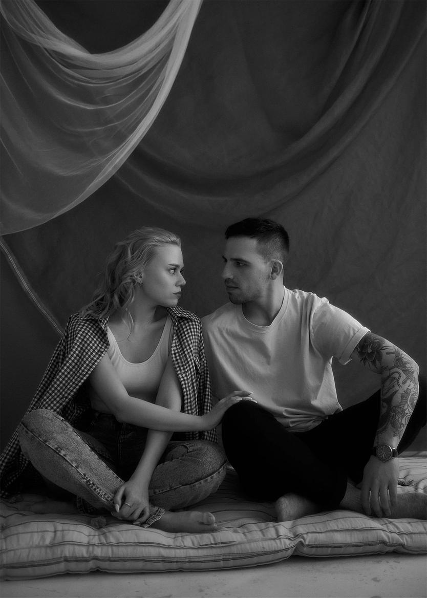 «Там сидят отбросы общества? Это стереотип». Как Tinder заставил пожениться людей, не веривших в знакомства в Сети