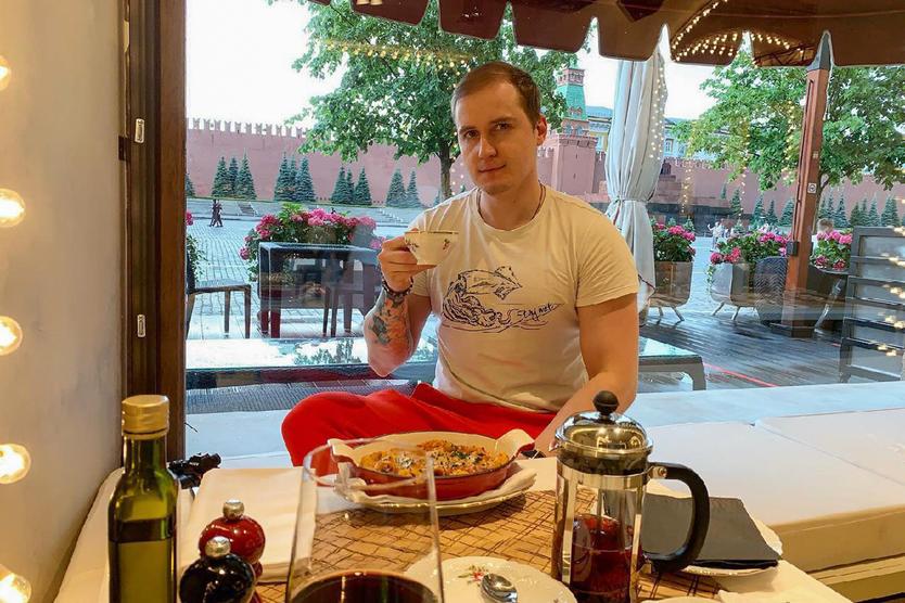 «Даже пьяная молодежь здесь культурная». Зачем москвич набил себе татуировку с любимым храмом?