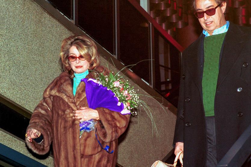 Известные французские мастера кино Катрин Денев и Режис Варнье приехали в Москву на премьеру фильма «Восток — Запад»