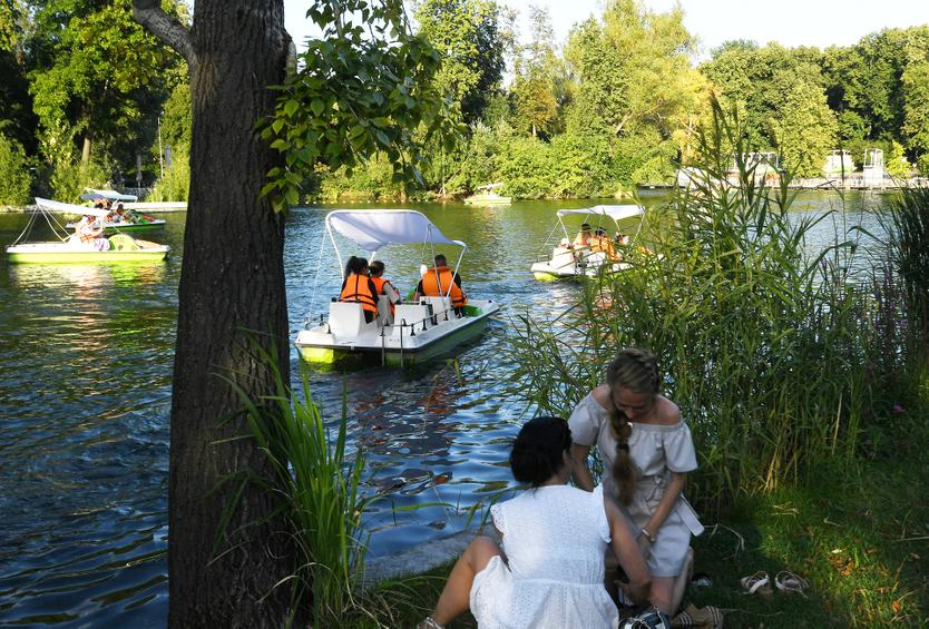 Лучшие места для прогулок на лодках и катамаранах в Москве
