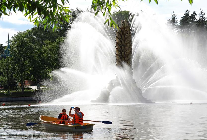 Лучшие места для прогулок на лодках и катамаранах в Москве