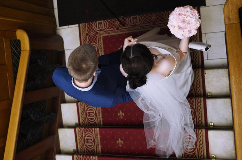 «У нас мужчины могут заплакать…» Сотрудница московского ЗАГСа — о столичных молодоженах и самых необычных свадьбах