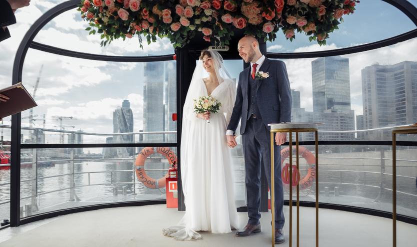 Церемония регистрации брака на речном трамвайчике «Рэдиссон Ройал»