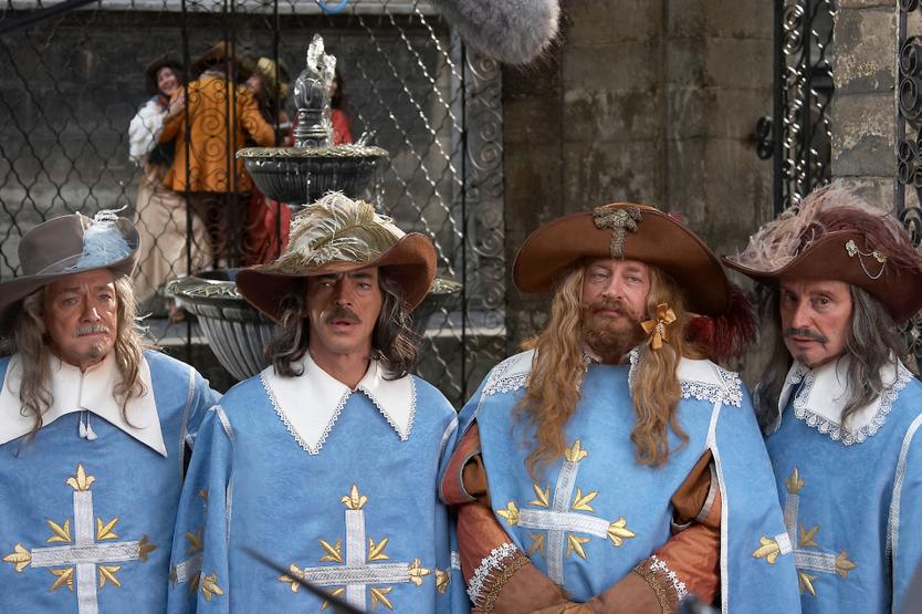 Актеры Игорь Старыгин (Арамис), Михаил Боярский (Д'Артаньян), Валентин Смирнитский (Портос) и Вениамин Смехов (Атос) в фильме режиссера Георгия Юнгвальда-Хилькевича «Возвращение мушкетеров»