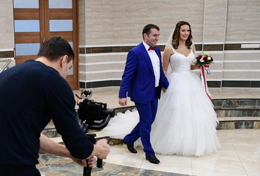 Молодожены на свадьбе в Шипиловском ЗАГСе