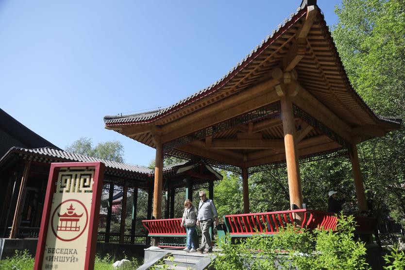 Парк «Хуамин» на территории китайского делового центра в Останкинском районе столицы