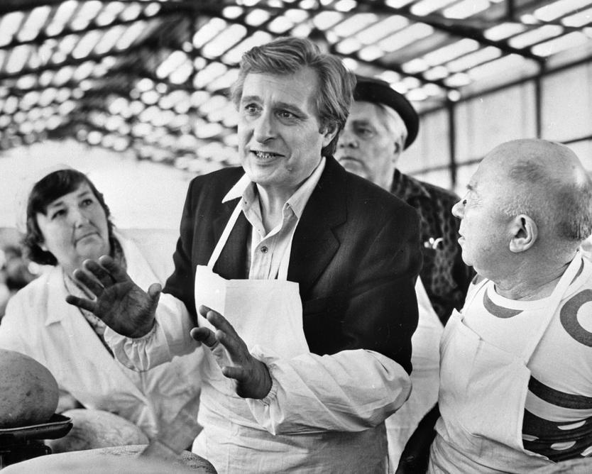 Заслуженный артист РСФСР Олег Басилашвили (в центре) в фильме Эльдара Рязанова «Вокзал для двоих»